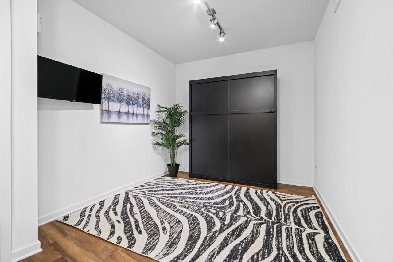 Beverly Grove Chic City Oasis 2 Bedroom Apt With Den 138 Los Angeles Buitenkant foto