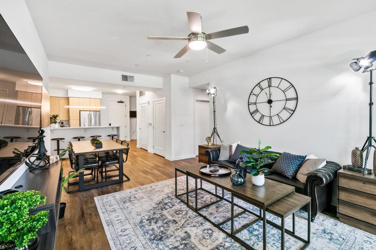 Beverly Grove Chic City Oasis 2 Bedroom Apt With Den 138 Los Angeles Buitenkant foto