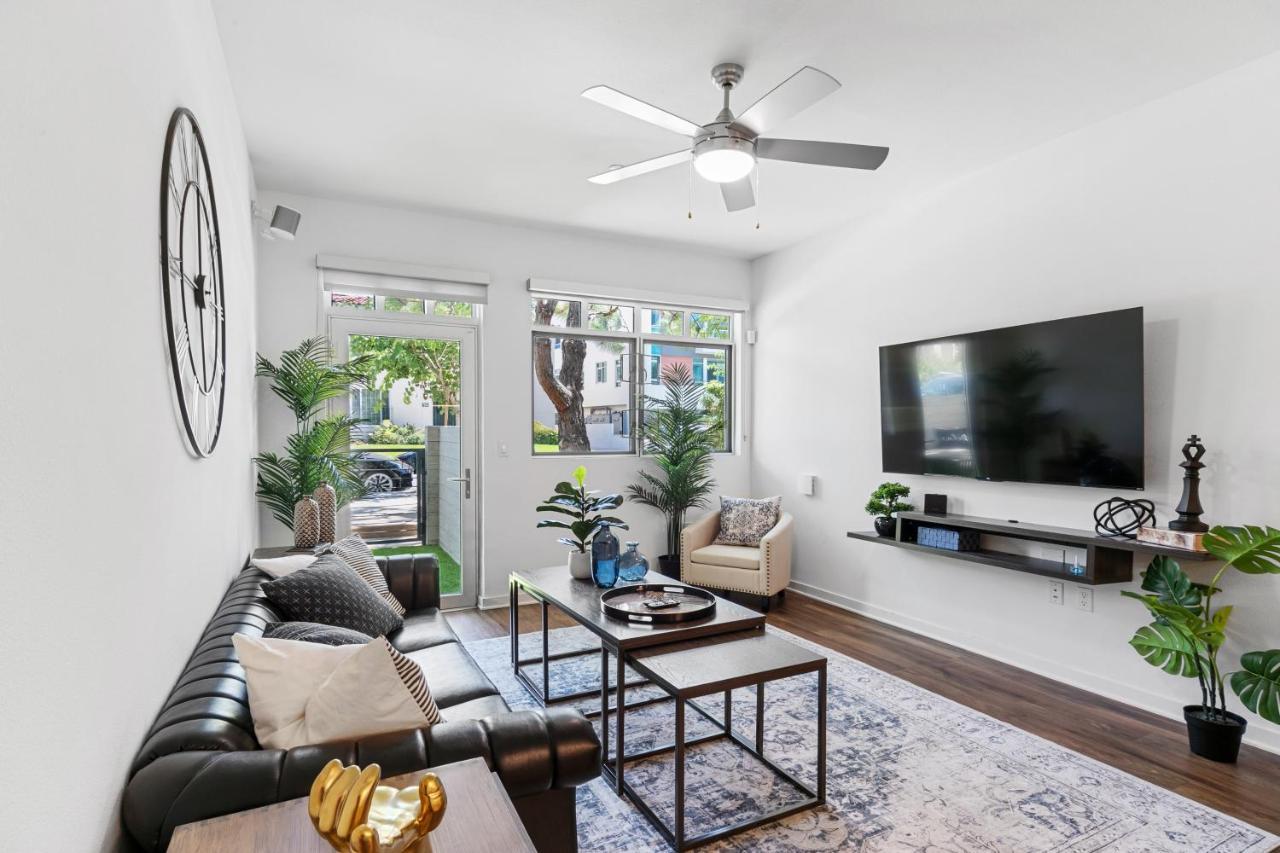 Beverly Grove Chic City Oasis 2 Bedroom Apt With Den 138 Los Angeles Buitenkant foto